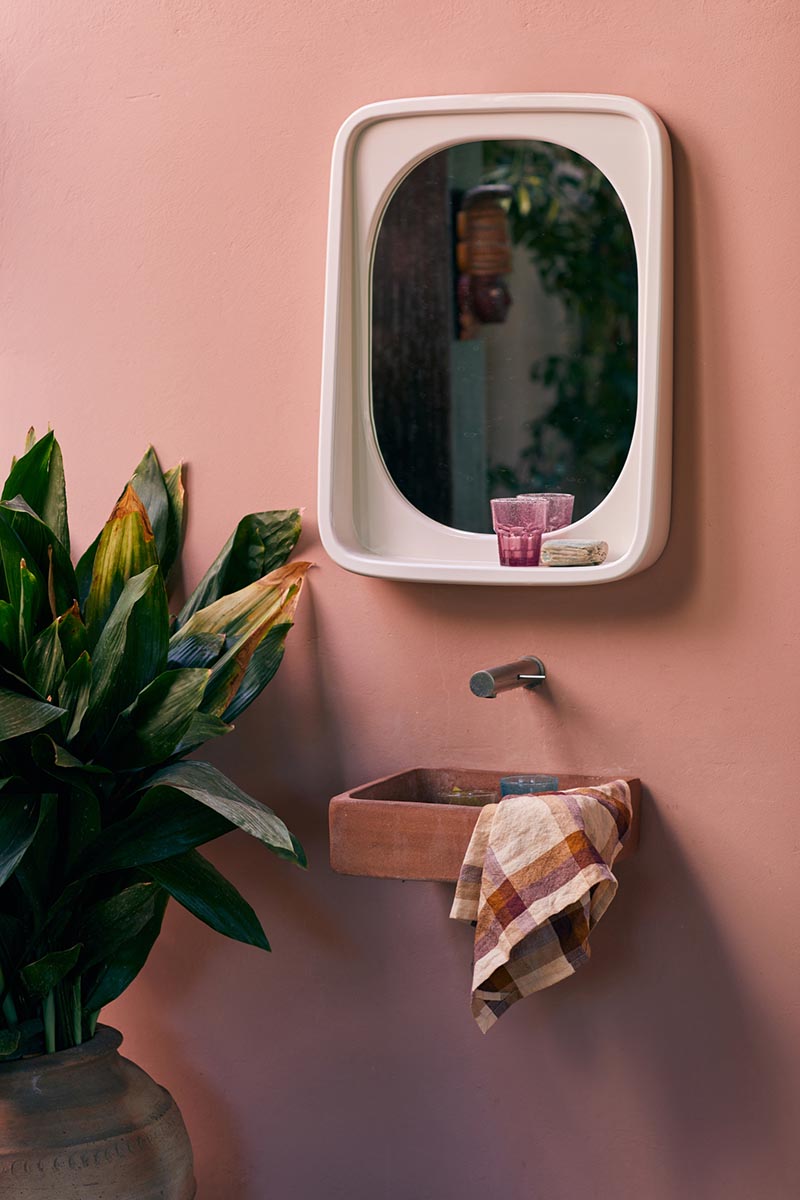 Petit lavabo lave-main et son miroir de style Space AGe