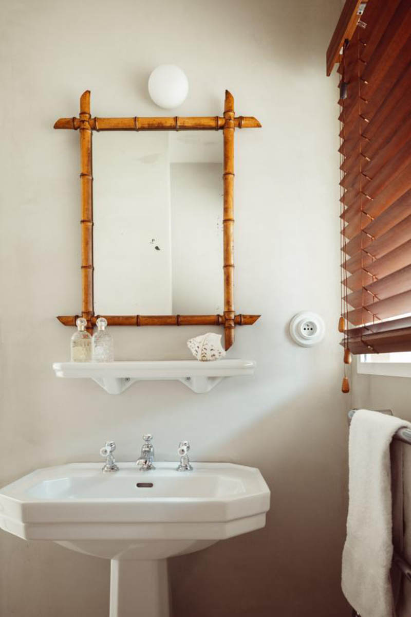 Salle de bains au look rétro "Art Déco", classique