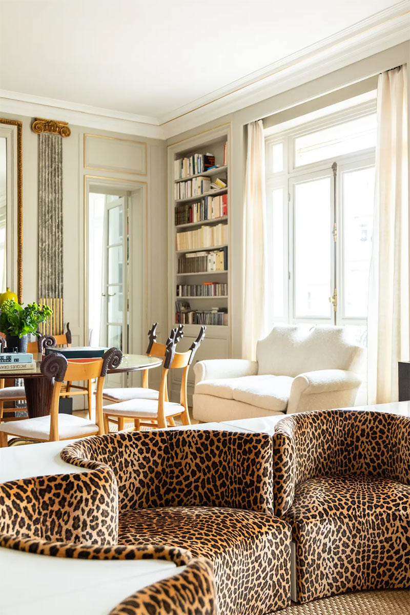 L'appartement parisien de Sylvie de Chirée et Philippe Rapin et son canapé modulable, Safari