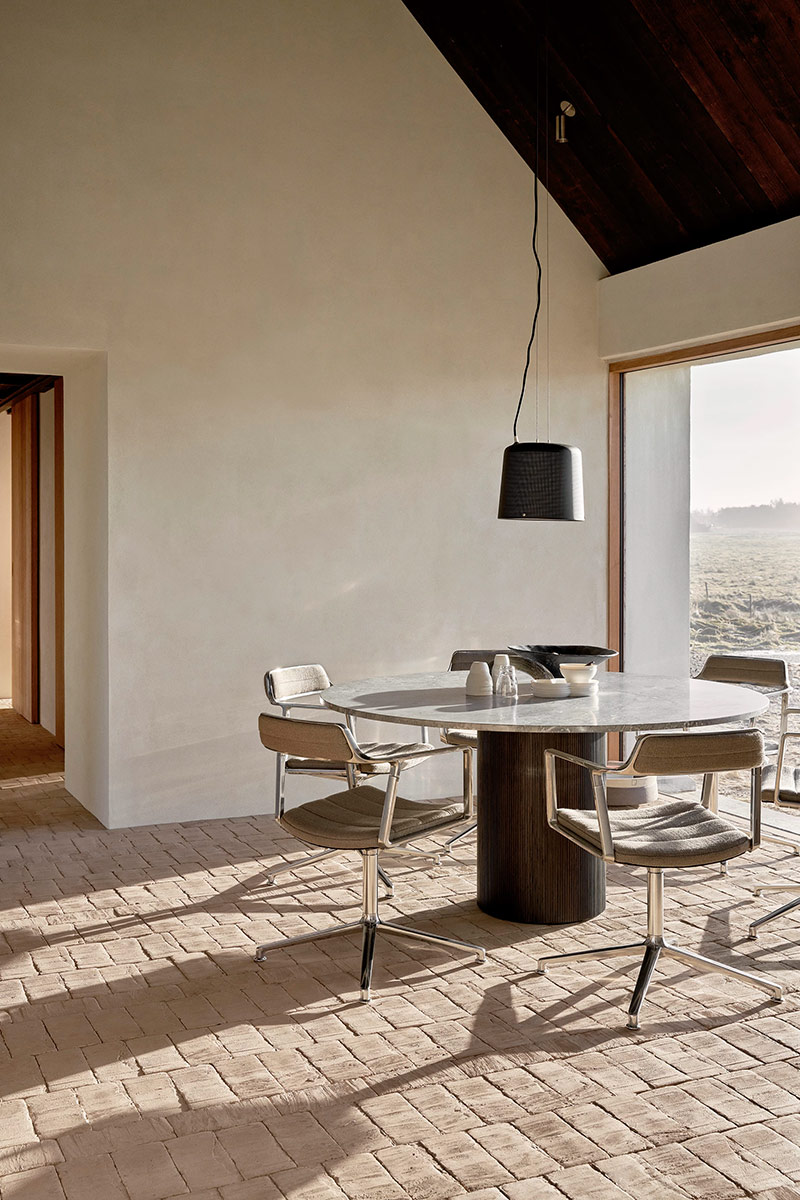 Le coin repas avec son mobilier design de style scandinave