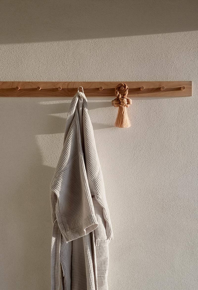Détail de patère en bois