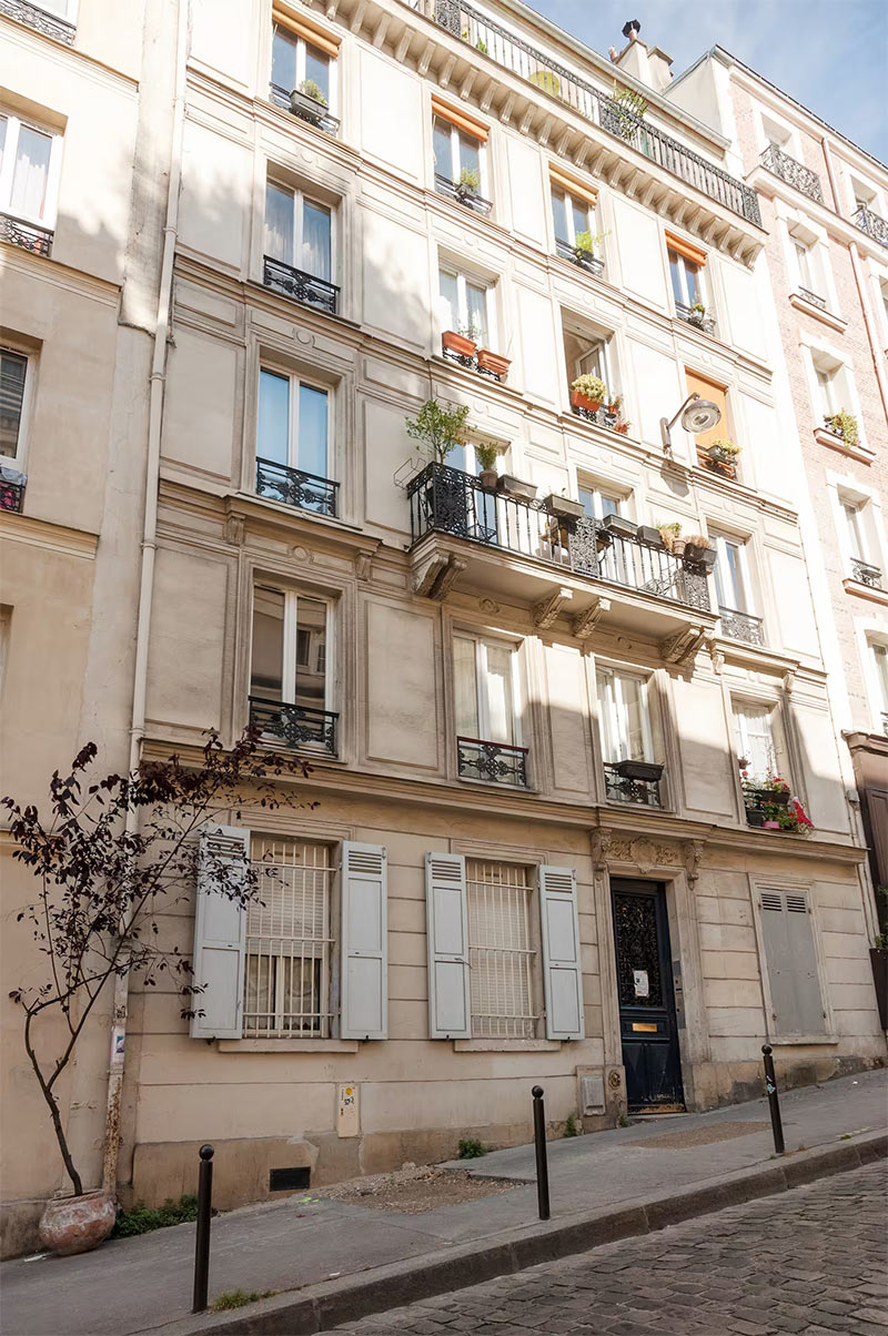 Appartement transformé en logement touristique dans le quartier de Montmartre à Paris