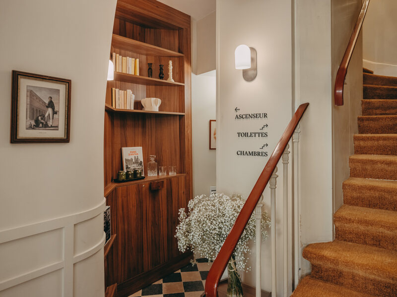 Entrée de l'hôtel du Savoir à Saint-Germain-des-Prés
