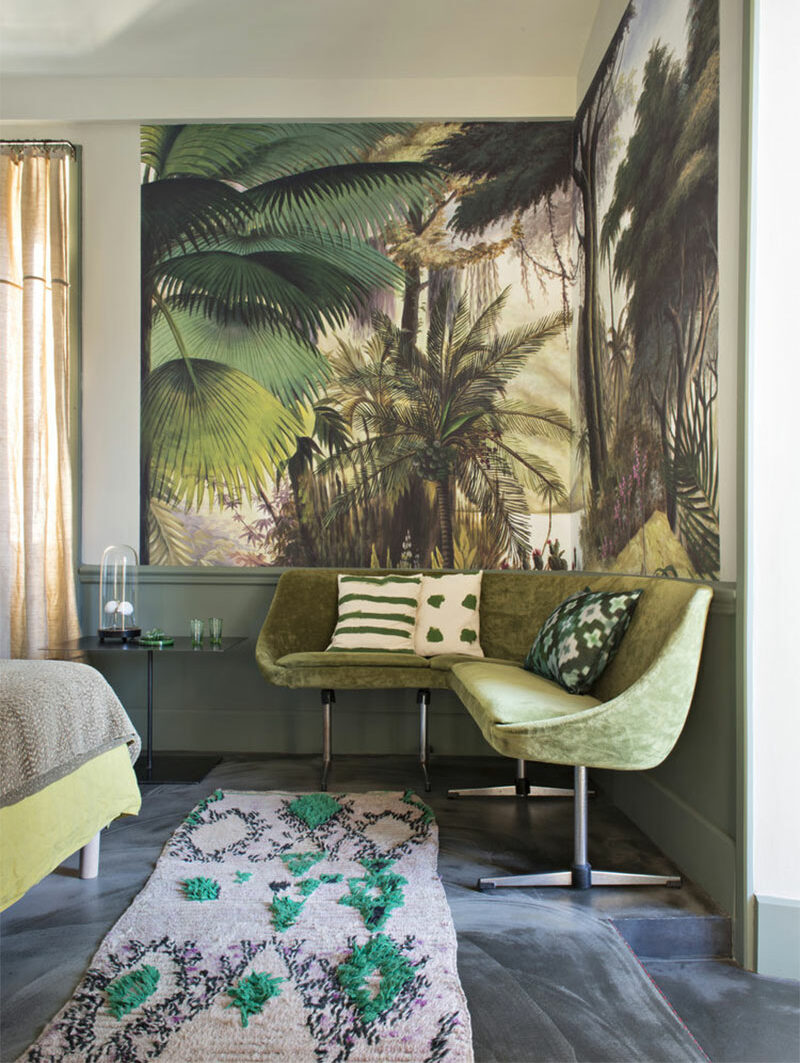 Une chambre décorée avec du papier peint scénique "jungle" Une chambre décorée avec du papier peint scénique "jungle"