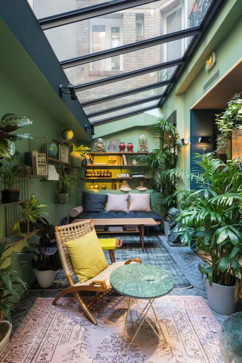 La verrière de l'hôtel COQ à Paris, à la décoration "serre tropicale" La verrière de l'hôtel COQ à Paris, à la décoration "serre tropicale"