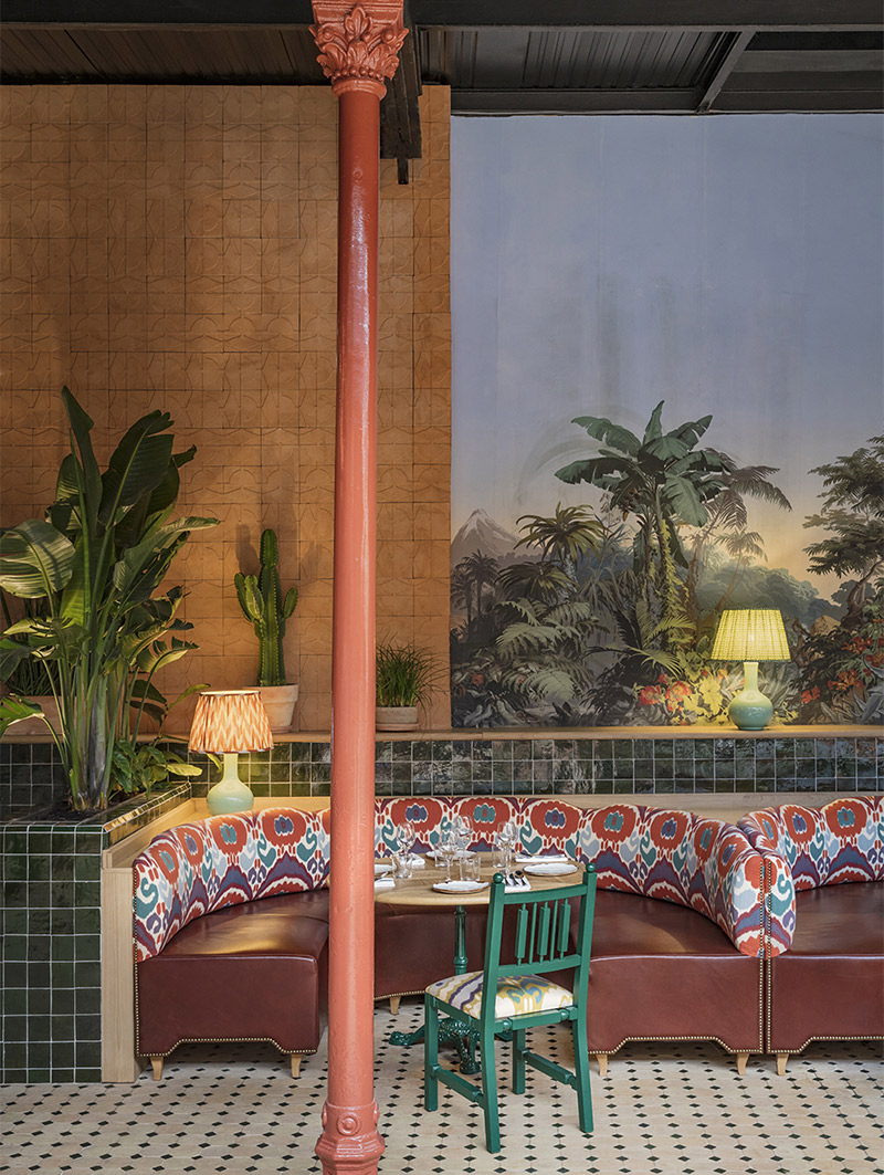 La Gare, un décor inspiré des serres tropicales du XIXe, du Maghreb... La Gare, un décor inspiré des serres tropicales du XIXe, du Maghreb...