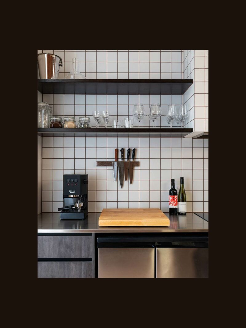 Palette d'esprit industriel pour cette cuisine semi-professionnelle