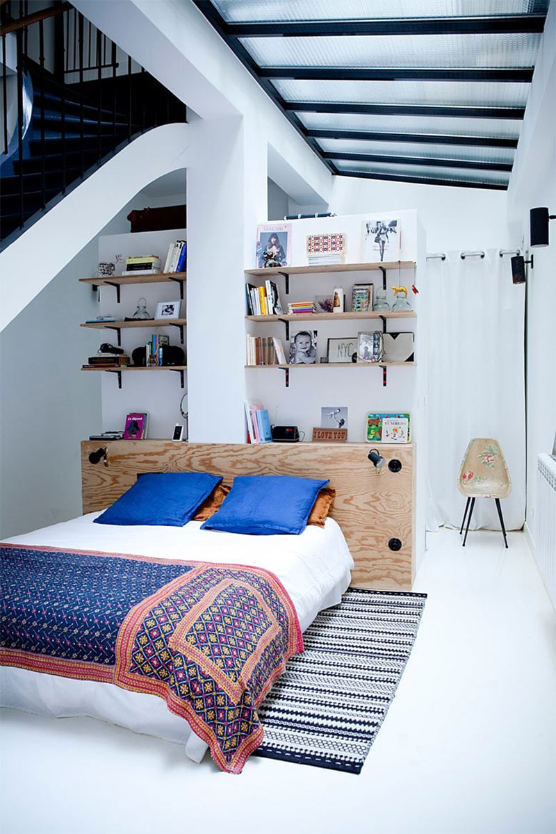 Duplex parisien familial au plancher peint en noir par Stéphanie Lizée