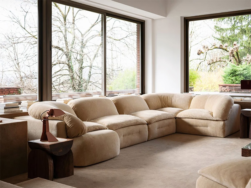Butter sofa, signé Faye Toogood pour Tacchini - Mai 2025