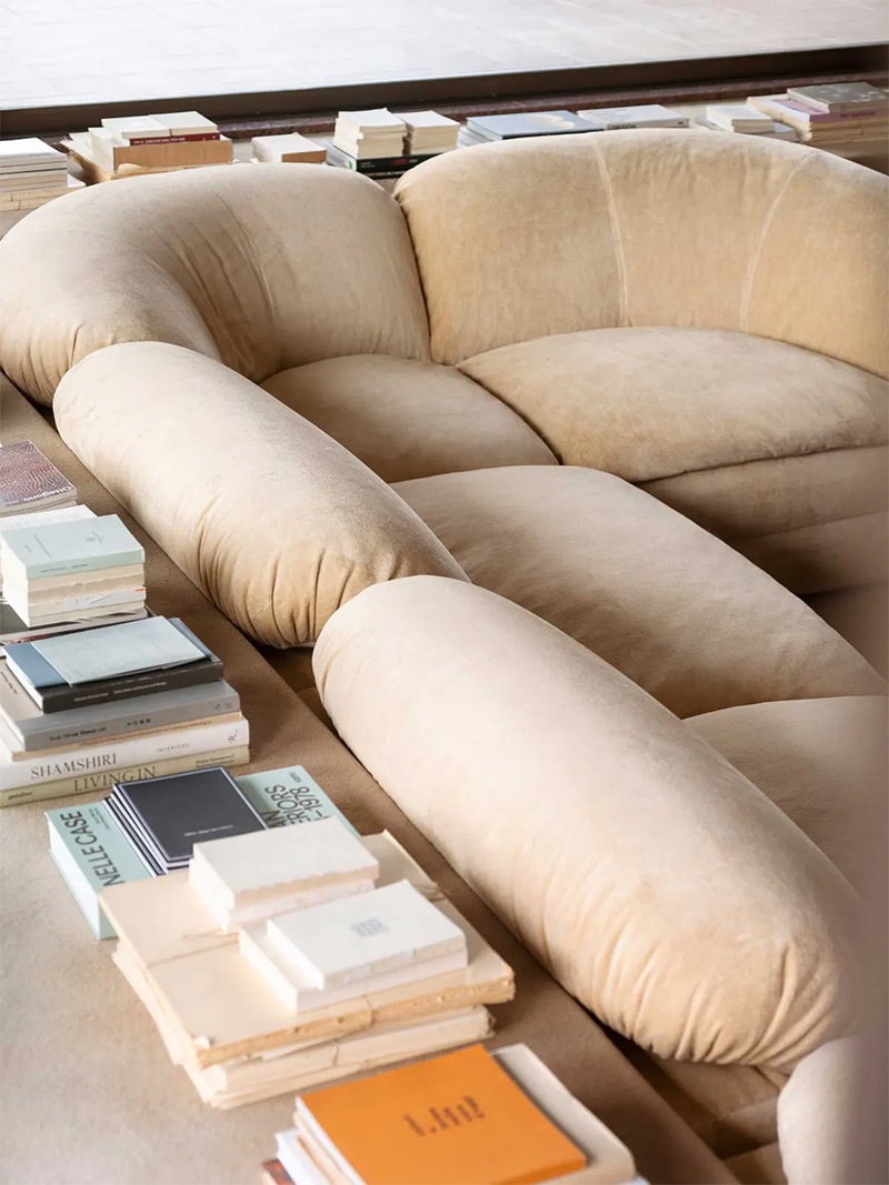 Butter sofa, signé Faye Toogood pour Tacchini - Mai 2025