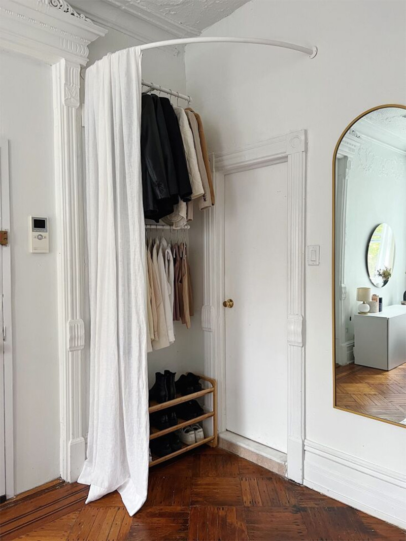 Rideau pour masquer un dressing dans une chambre sur une tringle en dmi cercle
