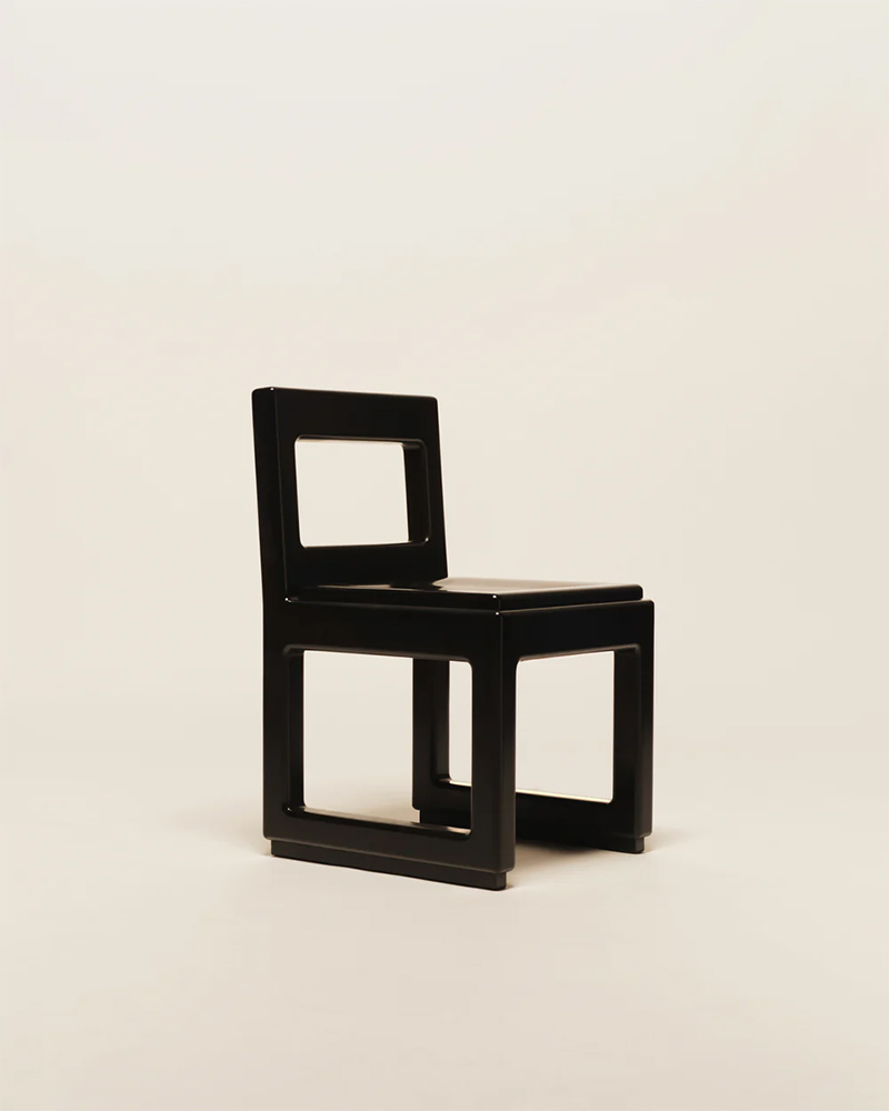 Popo chair en noir - Collection design Ben Willet - Mai 2025