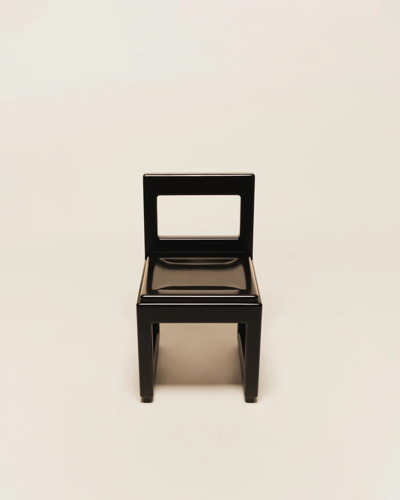 Popo chair en noir - Collection design Ben Willet - Mai 2025