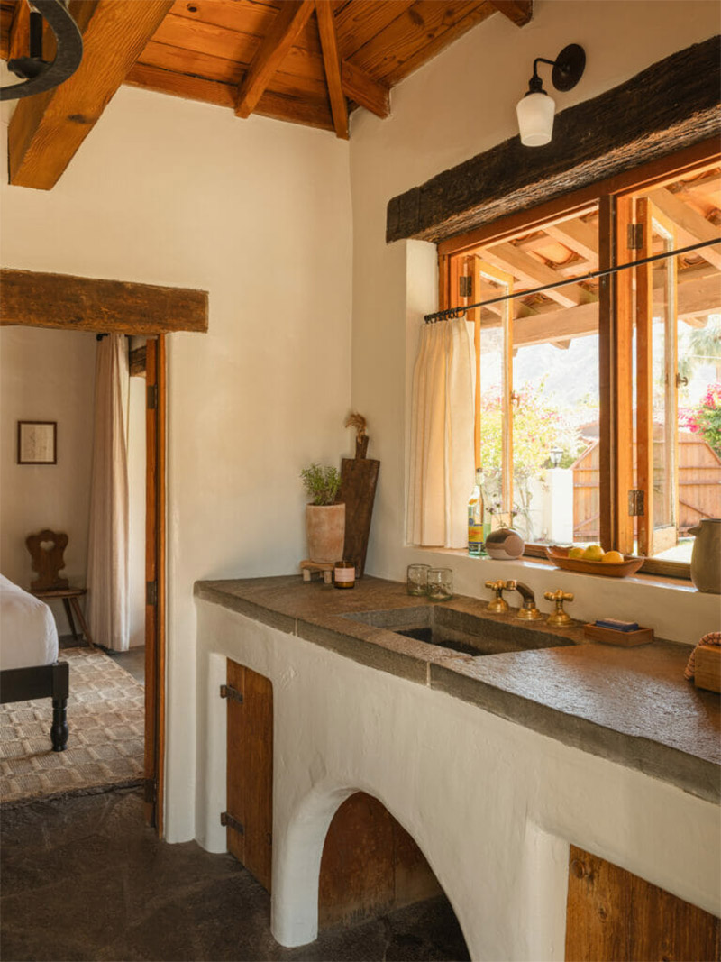 Casa Cody à Palm Springs : Chambre avec coin cuisine de style hispanique