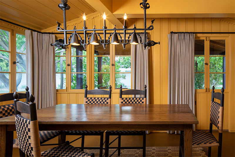Casa Cody à Palm Springs : La salle à manger peinte en jaune