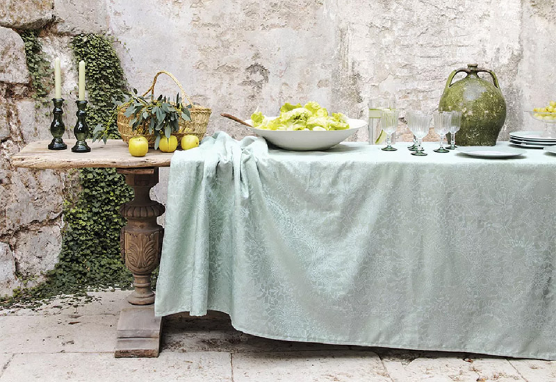 Garnier Thiebaut - Nappe jacquard pur coton, Mille guipures vert jade Garnier Thiebaut - Nappe jacquard pur coton, Mille guipures vert jade