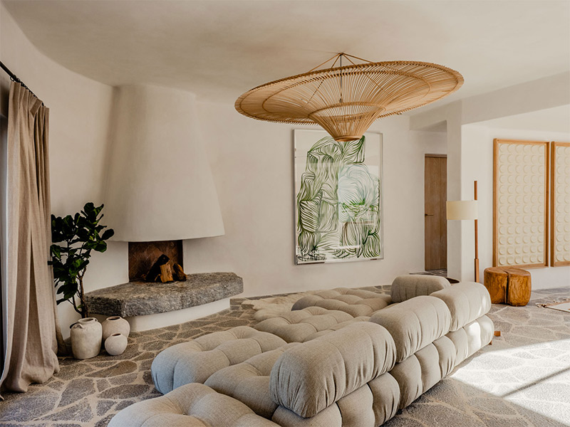 Le salon présentant un canapé Cameleonda de Mario Bellini, édité par B&B Italia