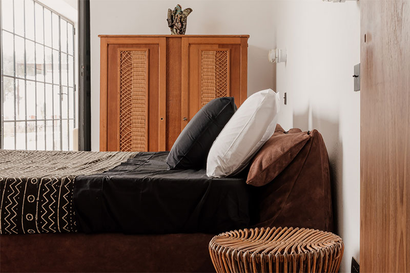 Une autre chambre avec des accents ethniques