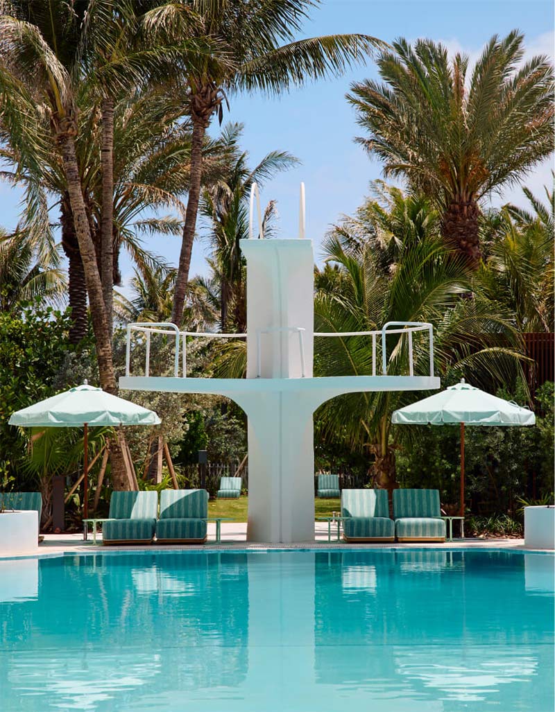 Hôtel Shelborne à Miami Beach : Le célèbre plongeoir et sa piscine truquoise