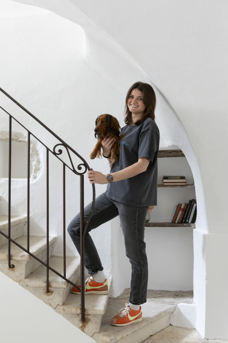 Portrait de Jeanne Jouvet, une jeune entrepreneuse en bascket