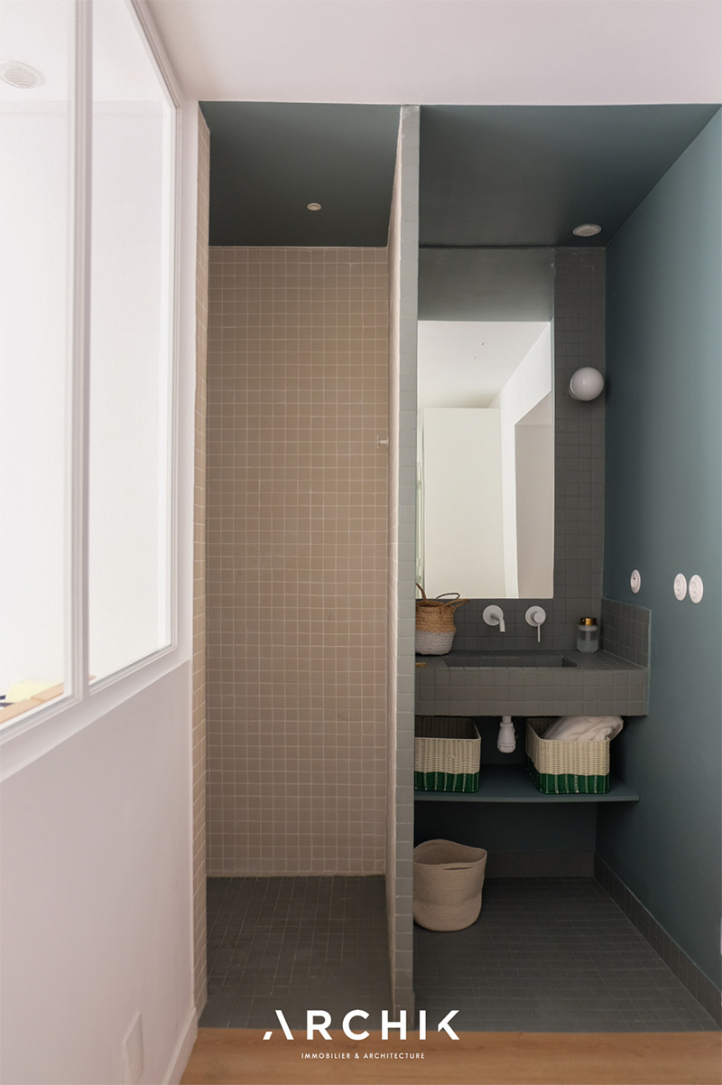 Une salle d'eau intégrée à la chambre