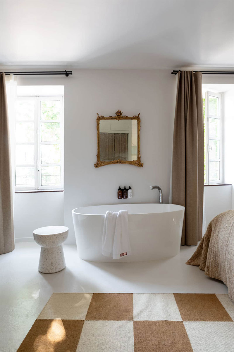 Baignoire dans la chambre !