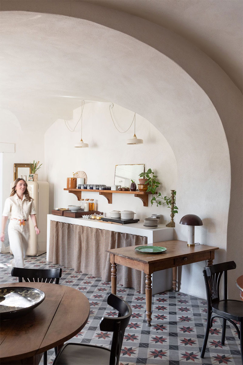 La salle de restaurant de l'hôtel Pantoufle sous voûtes