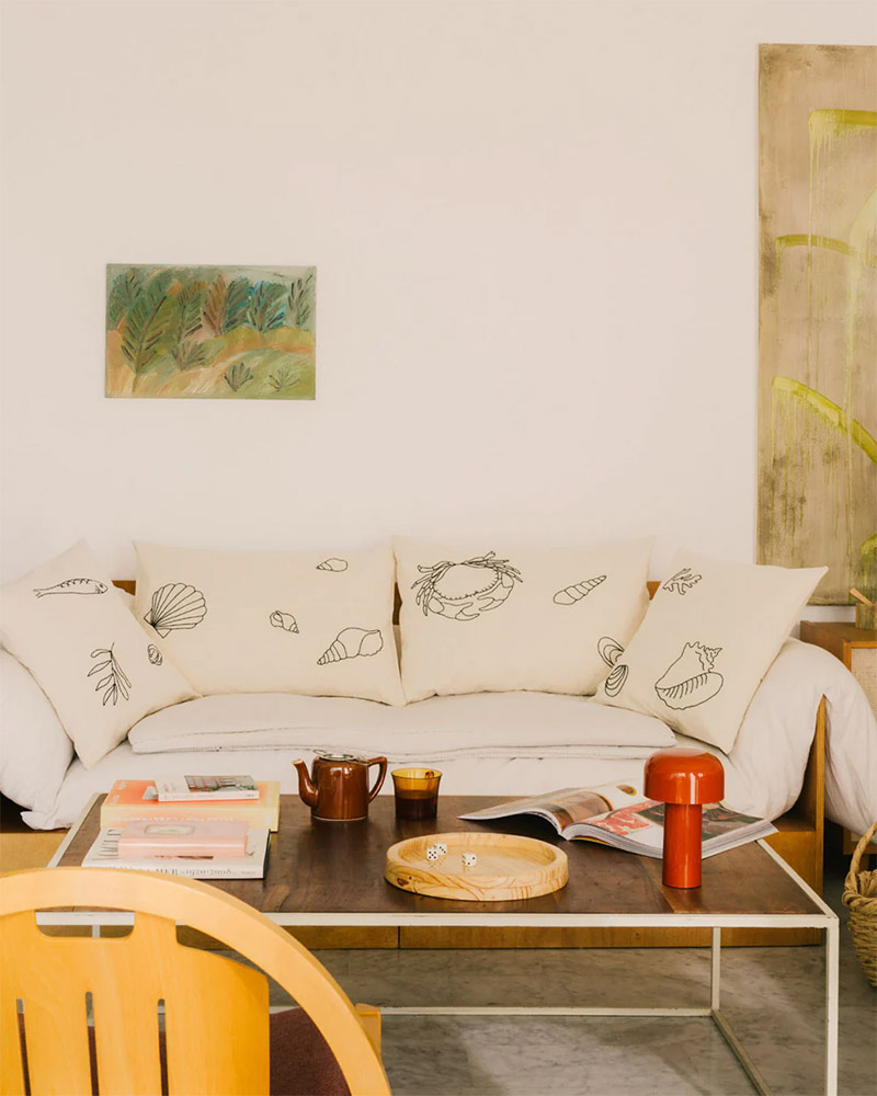 Œuvres sensibles - Collection de coussins aux motifs de bord de mer, été 2025