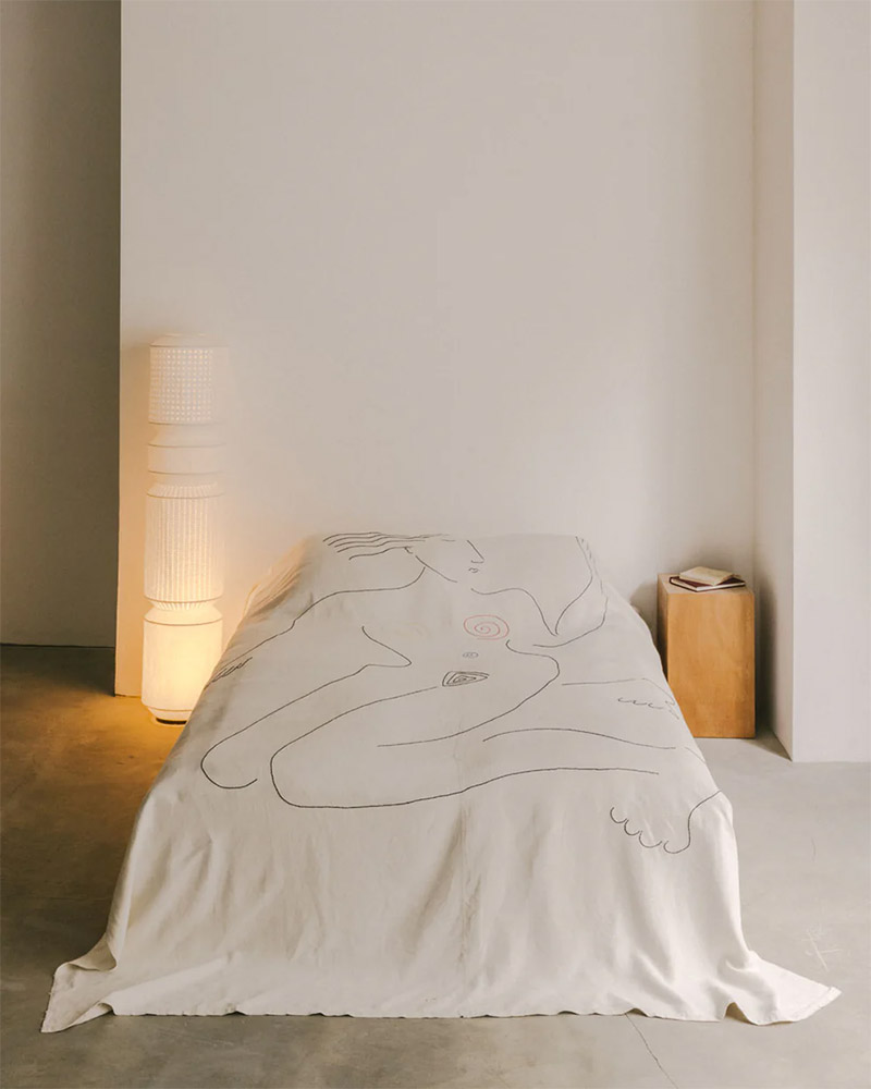 Œuvres sensibles - Couvre-Lit La Grande Femme - Pièce unique