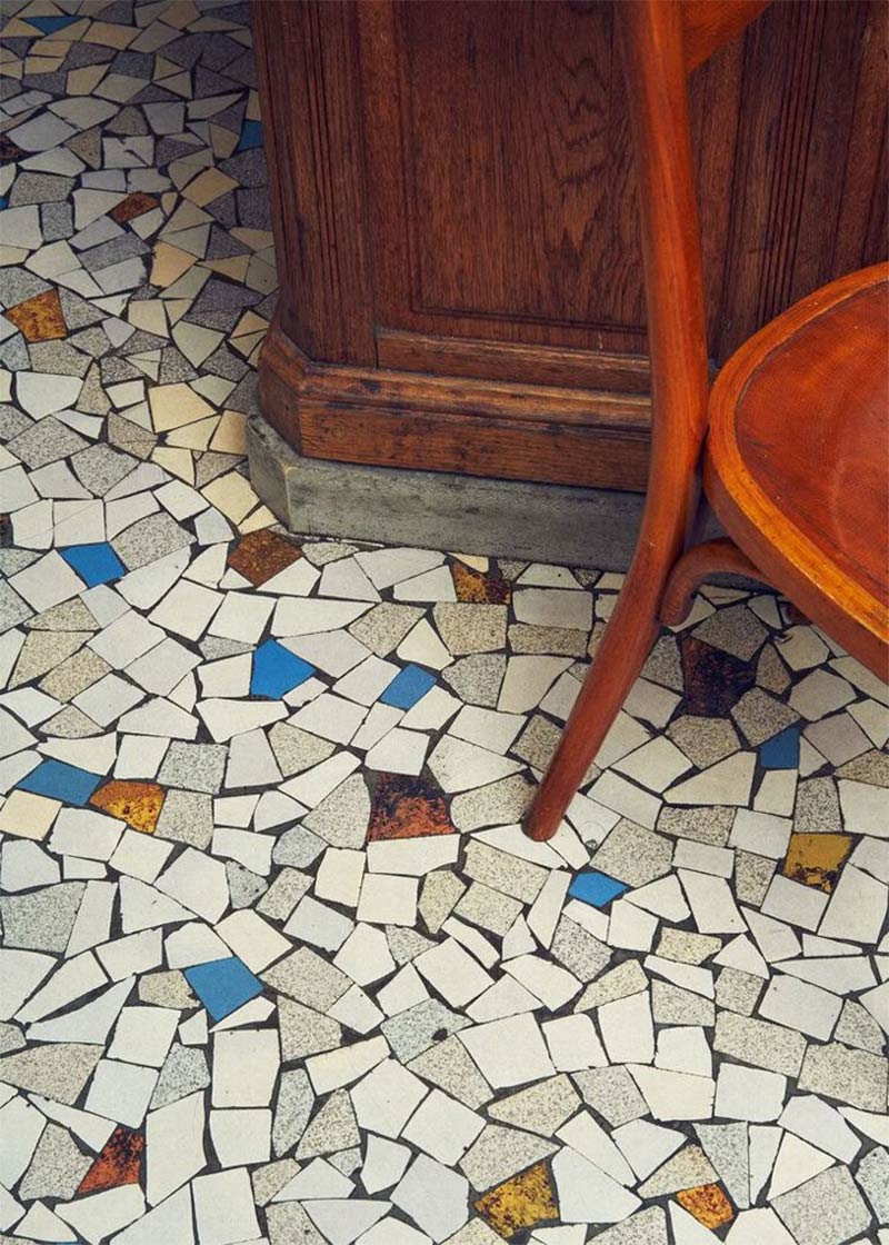 Café Au Rêve à Montmartre, et son sol d'origine en patchwork de carrelage