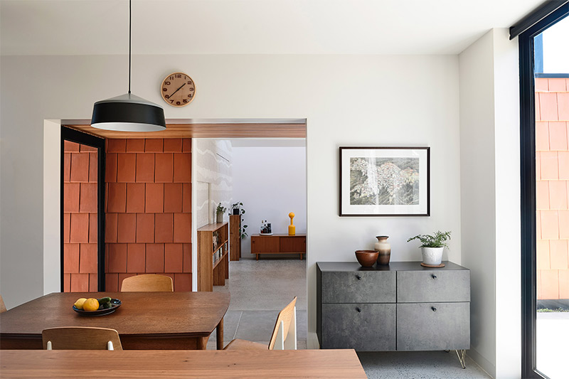 Une maison contemporaine à Melbourne sur le modèle shaker qui fait l'éloge du vide