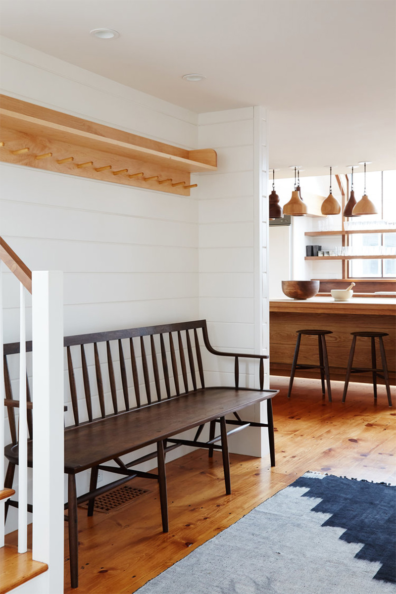 Un intérieur décoré dans un style décoratif néo-shaker par Mother studio