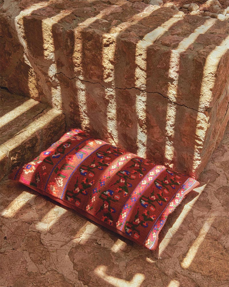 Zara Home & Collagerie été 2025 - HOUSSE DE COUSSIN BRODÉE Zara Home & Collagerie été 2025 - HOUSSE DE COUSSIN BRODÉE
