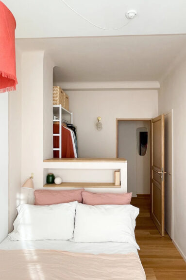 Un appartement à Aix-en-Provence aux détails de porte intérieure soignée