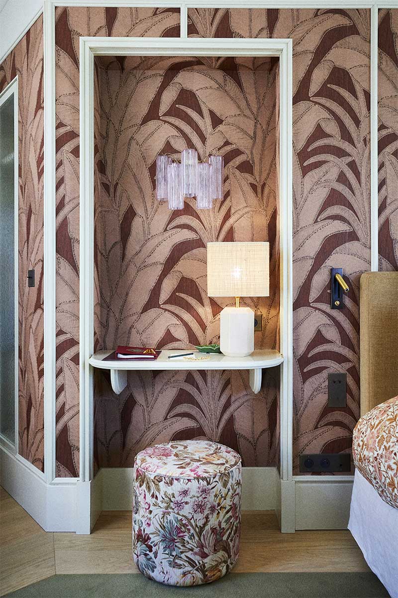 Cyrillus - >Pied de lampe en céramique, Victoire