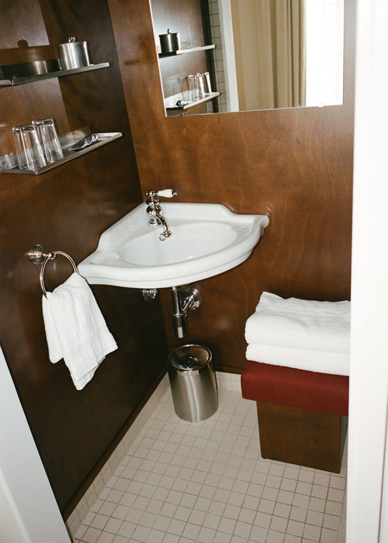 Pièce d'eau au look vintage dans une chambre - Hôtel