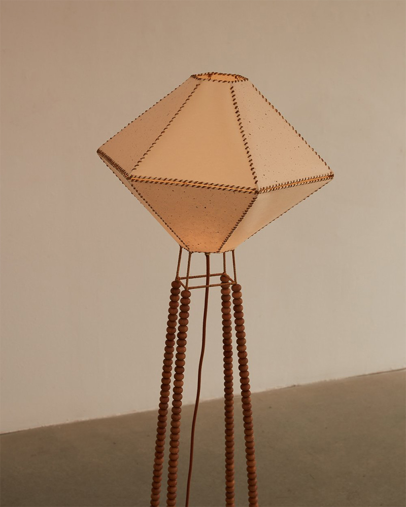 Lana Launay - Lampadaire Uso (objet debout non identifié) Lana Launay - Lampadaire Uso (objet debout non identifié)