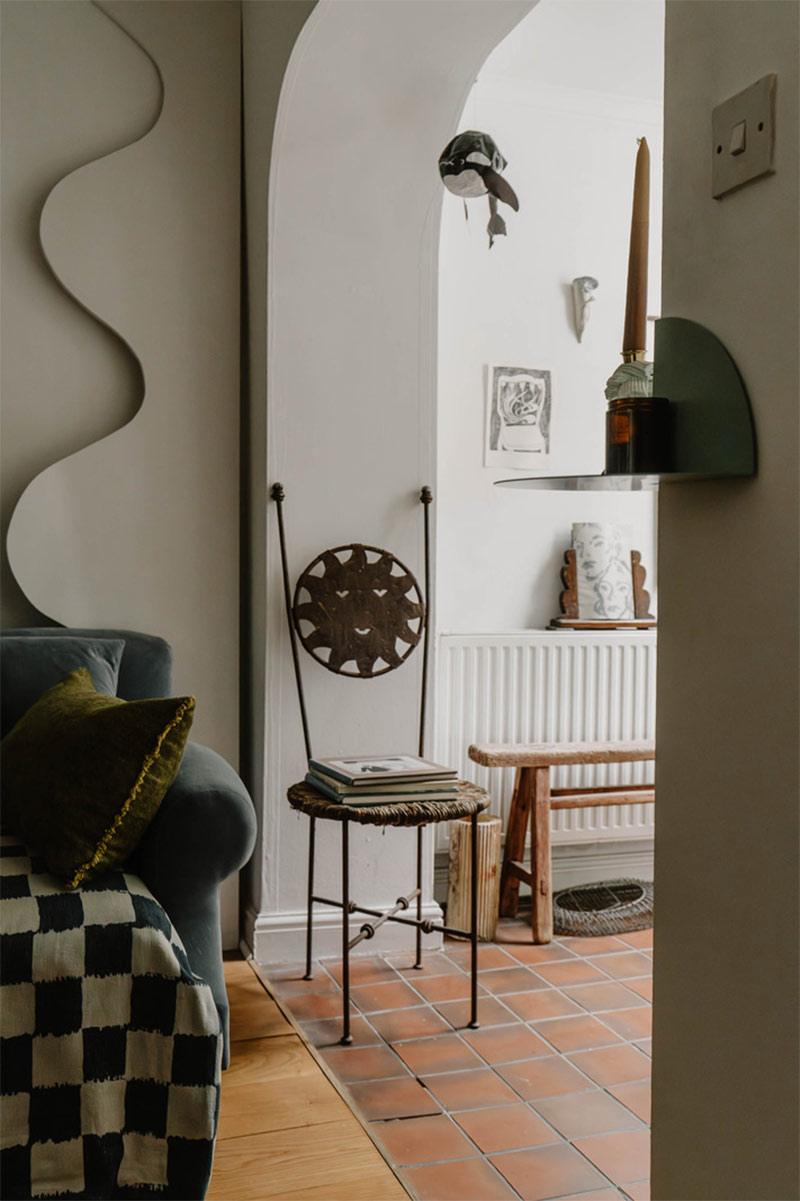 Chaise en métal noir de style artisanal "Soleil" Chaise en métal noir de style artisanal "Soleil"