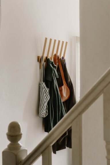 L'entrée avec son portemanteau mural L'entrée avec son portemanteau mural