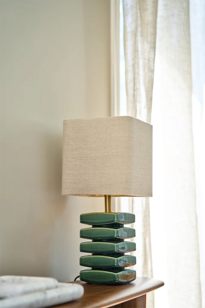 Ampm - Lampe céramique vert cèdre et abat-jour en lin, Piettato