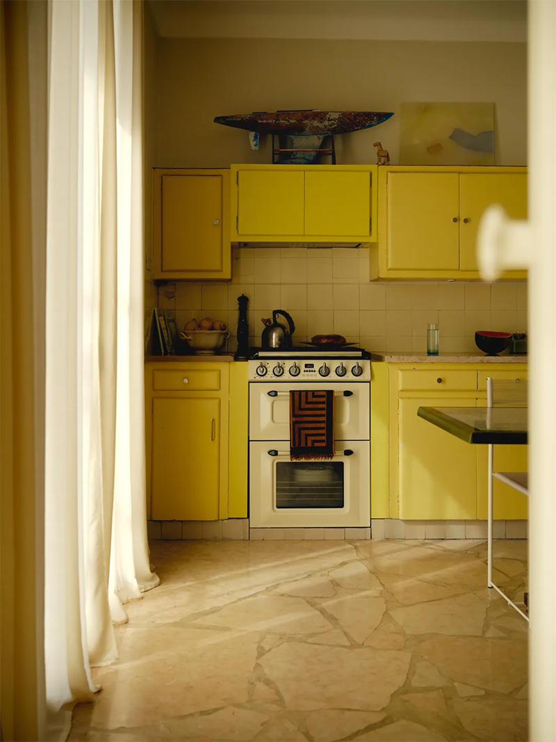 Alicia Luxem - Projet : Appartement marseillais en blanc vanille et cuisine jaune vif