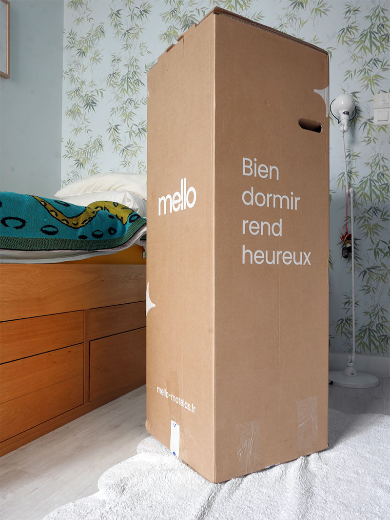 Le matelas Hybride de Mello arrive dans un carton compact