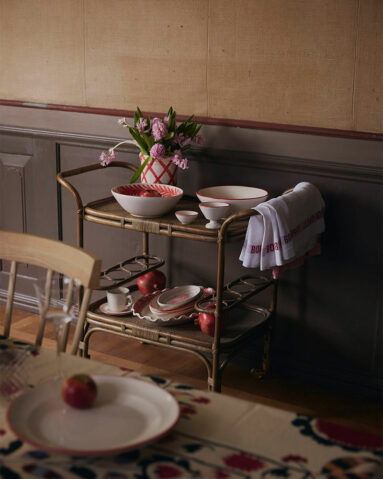 Catalogue Artilleriet, Noël 2024 : Table roulante Catalogue Artilleriet, Noël 2024 : Table roulante