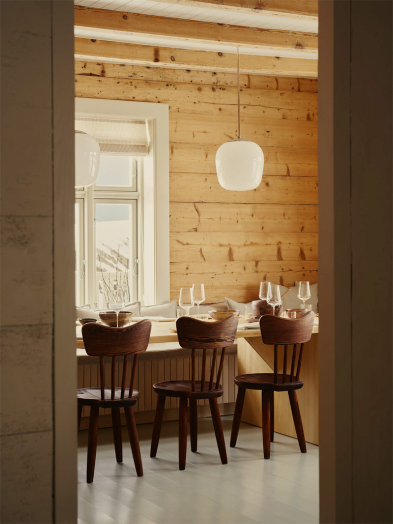 La salle à manger où le bois domine pour une ambiance nordique