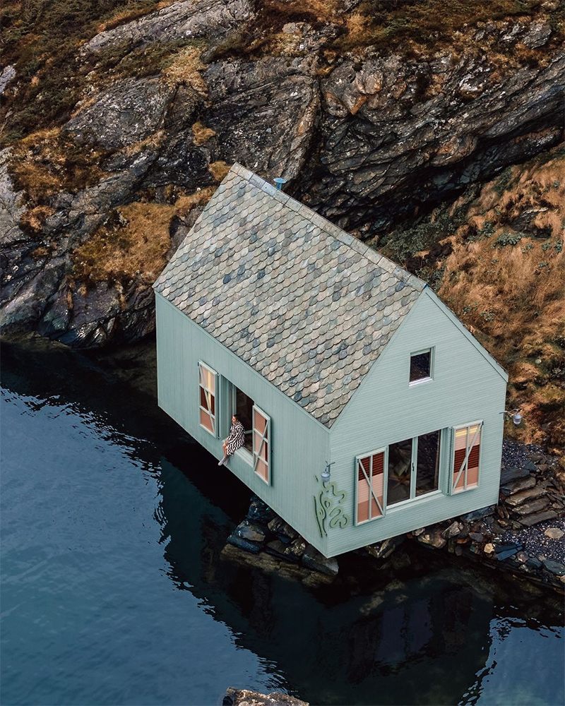 Le cabanon suspendu au-dessus de la mer