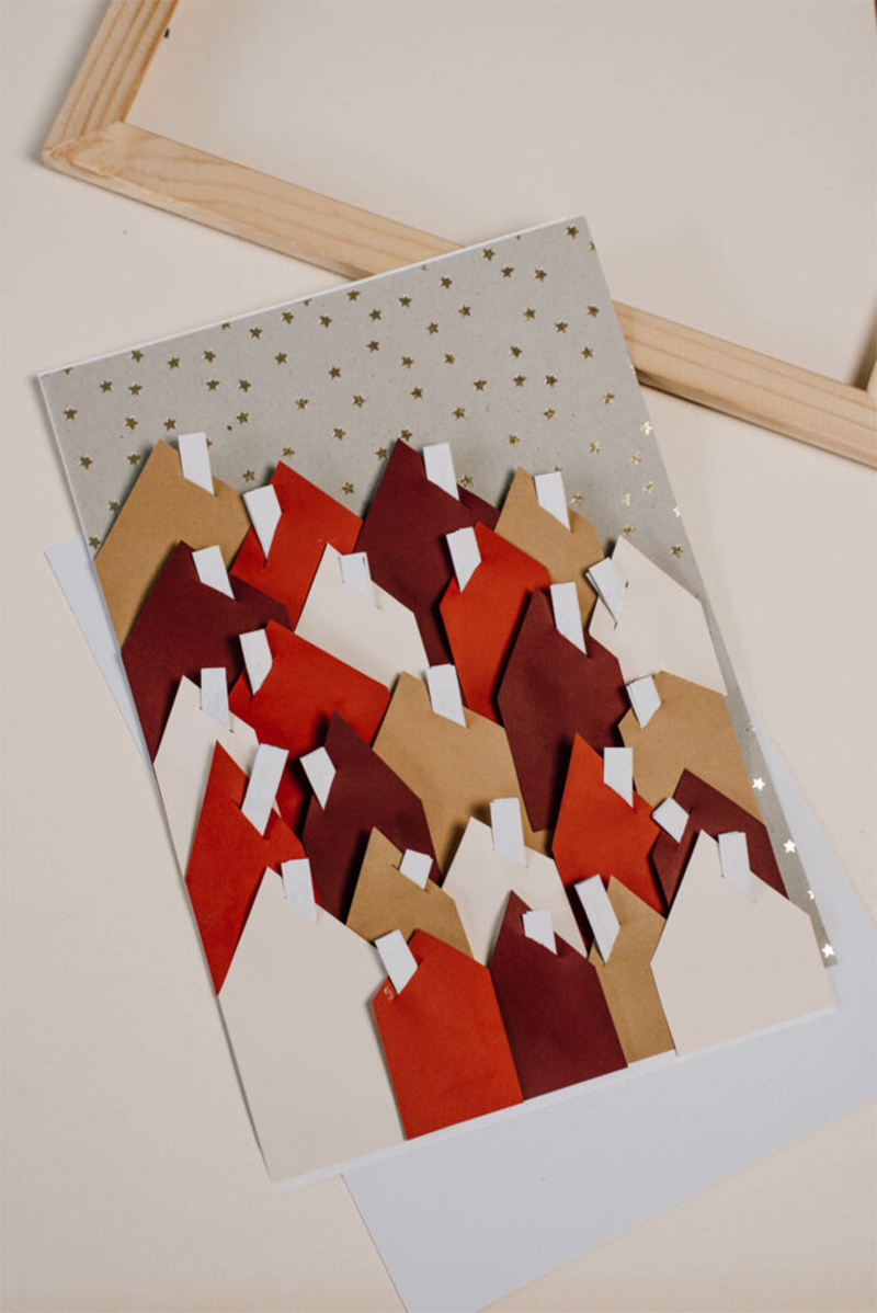 Calendrier de l'avent, constitué de maisons en origami, placées dans un cadre par @uponmylife