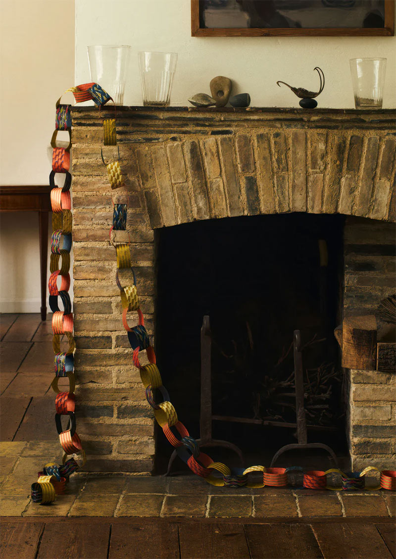 Guirlande faite main avec des arceaux de papier coloré - Le noël 2025 de Toast Guirlande faite main avec des arceaux de papier coloré - Le noël 2025 de Toast