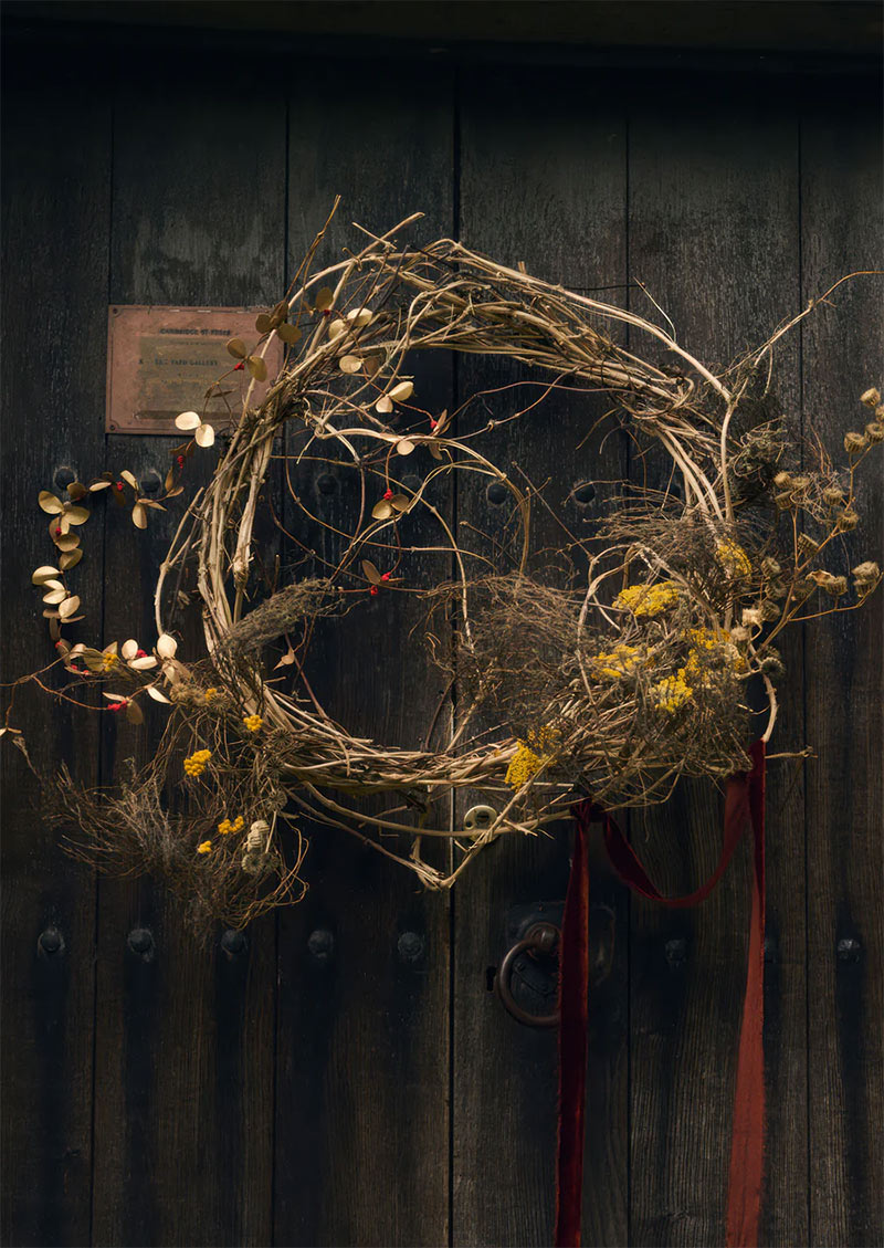 Couronne de Noël avec des végétaux ramassés dans la nature - Le noël 2025 de Toast Couronne de Noël avec des végétaux ramassés dans la nature - Le noël 2025 de Toast