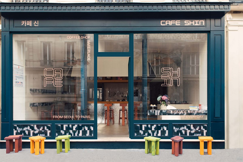 Le studio Uchronia signe le Café Shin, rue des Petites Écuriée, Paris 10