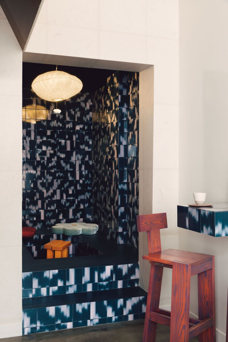 Le studio Uchronia signe le Café Shin, rue des Petites Écuriée, Paris 10